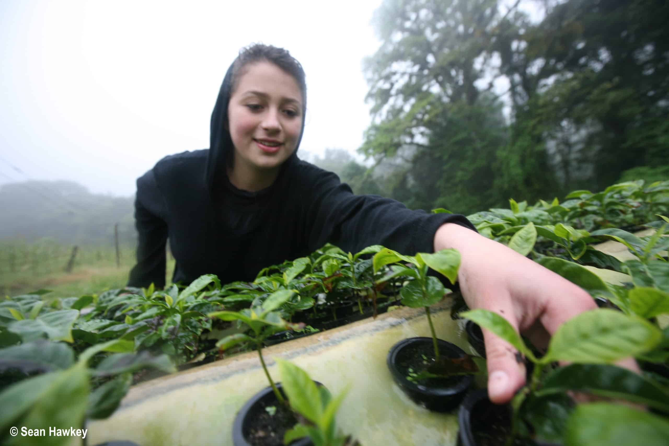 Una joven cultivadora de café en Nicaragua